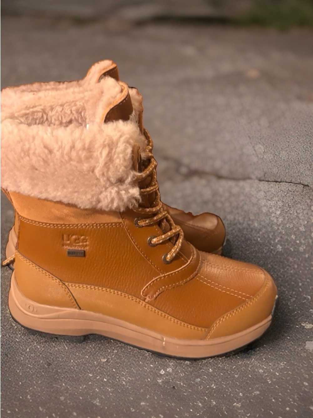 UGG Zaylee Boot in chestnut waterproof leather fluffy shearling-trim cuff Sz 7.5 - Picture 2 of 7